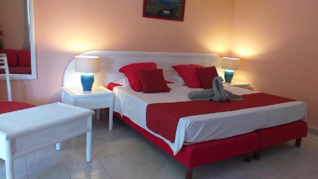 Appartement Bord De Mer Tres Fonctionnel , Sur La Plage & Vue Mer Exceptionnelle Le Gosier  Buitenkant foto