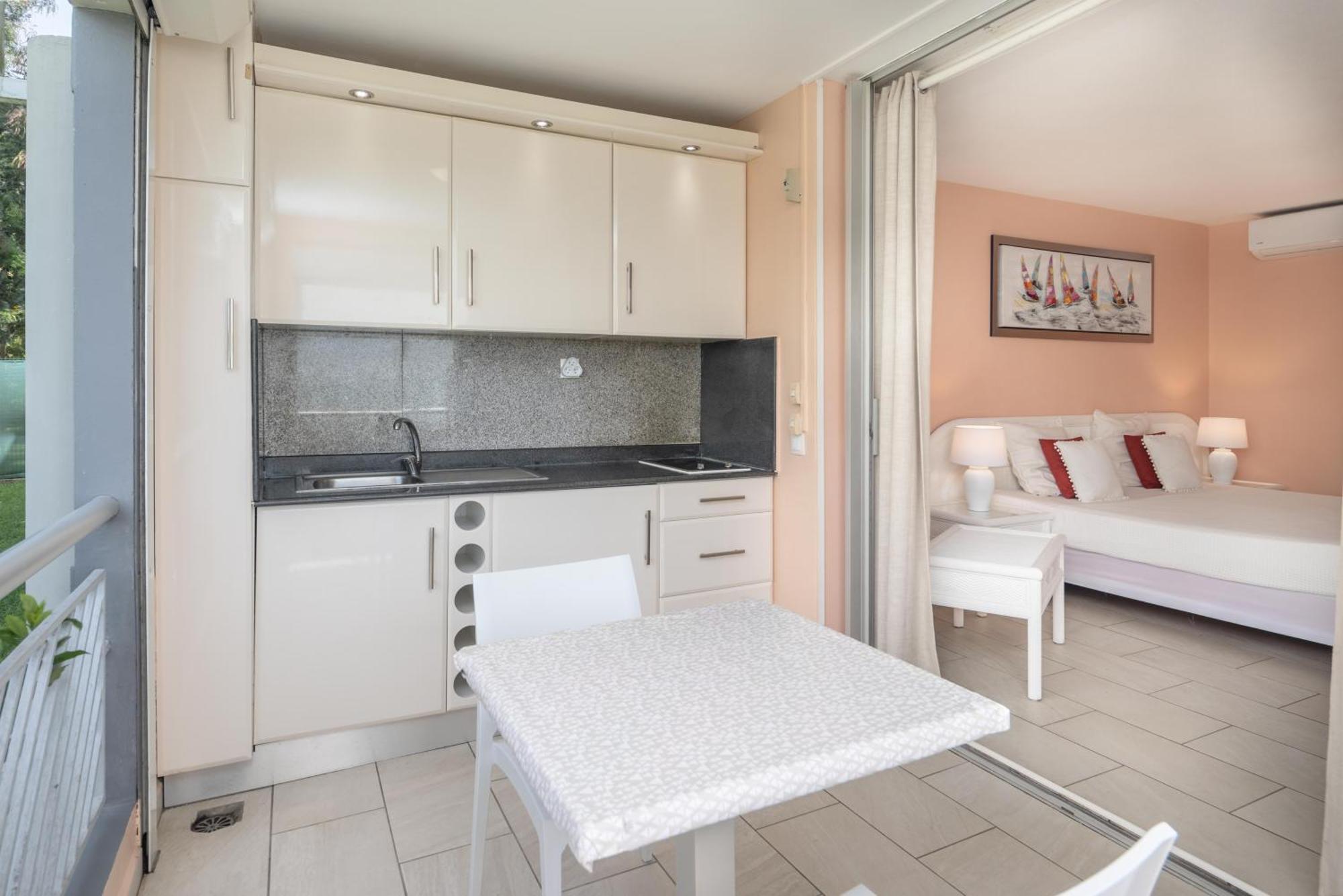 Appartement Bord De Mer Tres Fonctionnel , Sur La Plage & Vue Mer Exceptionnelle Le Gosier  Buitenkant foto