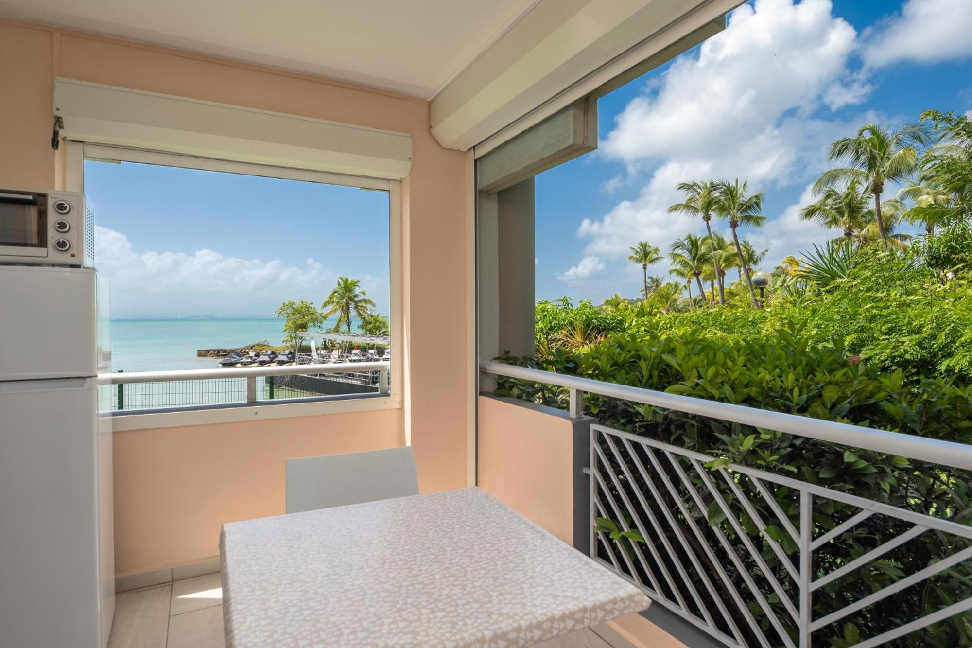Appartement Bord De Mer Tres Fonctionnel , Sur La Plage & Vue Mer Exceptionnelle Le Gosier  Buitenkant foto
