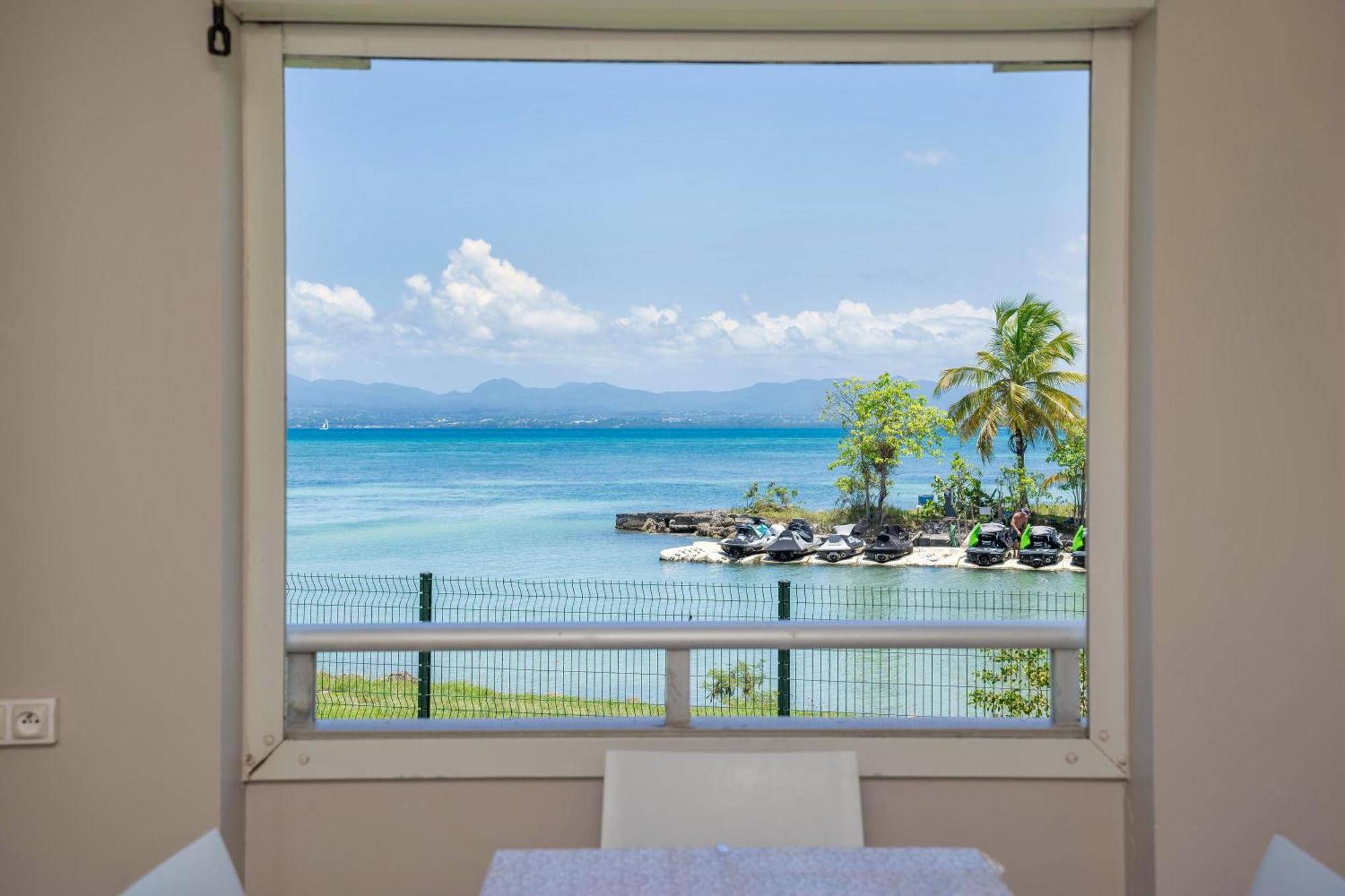 Appartement Bord De Mer Tres Fonctionnel , Sur La Plage & Vue Mer Exceptionnelle Le Gosier  Buitenkant foto