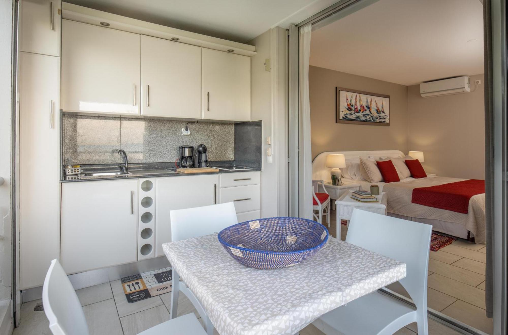 Appartement Bord De Mer Tres Fonctionnel , Sur La Plage & Vue Mer Exceptionnelle Le Gosier  Buitenkant foto